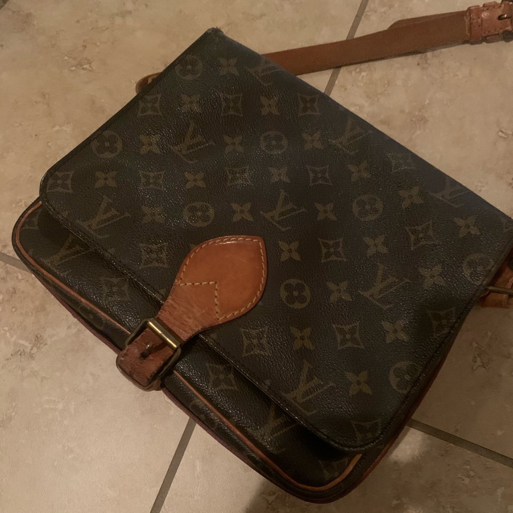 Gorgeous Louis Vuitton messenger GM